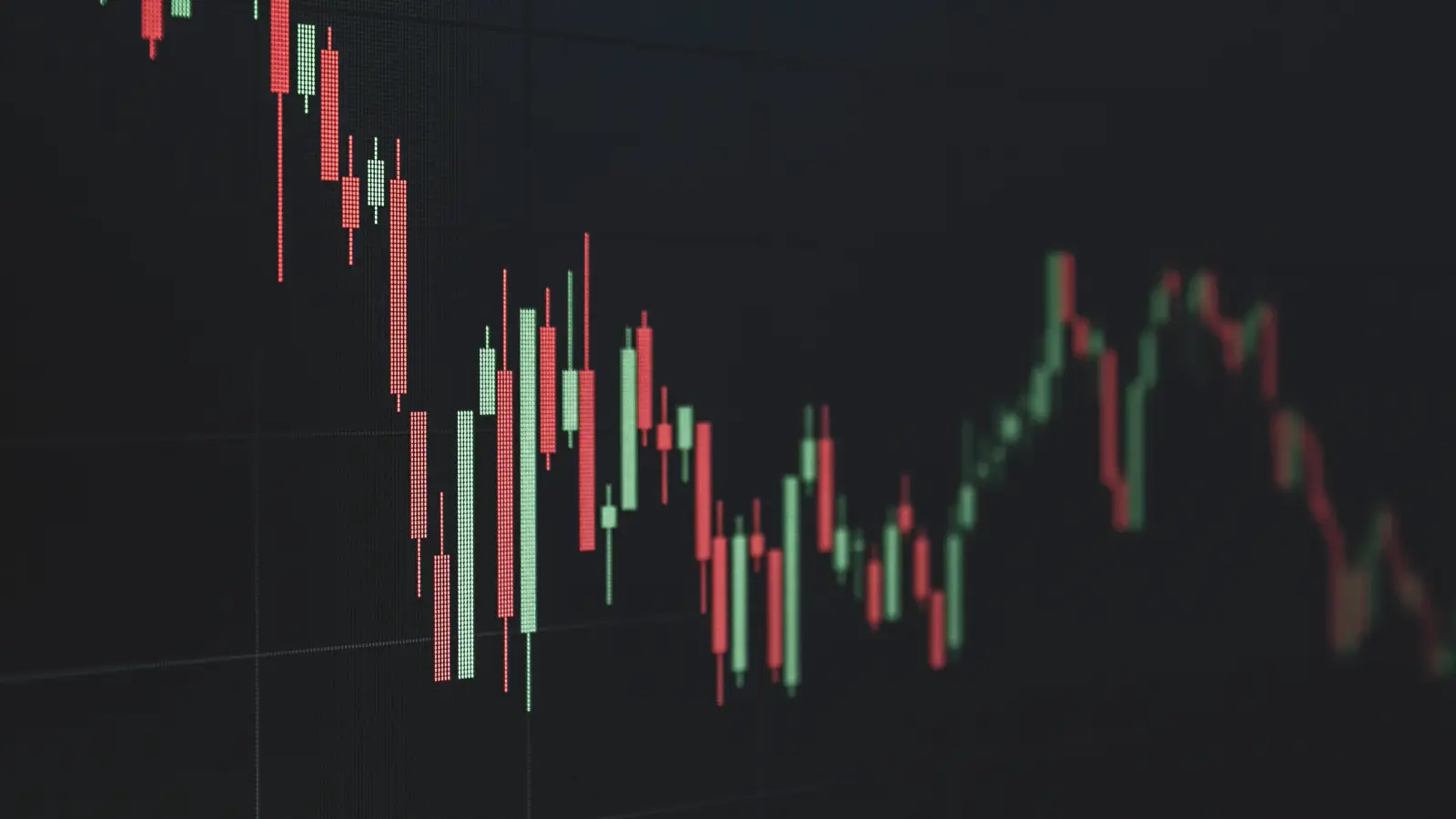 Gráfico de candlestick de ações em tela de negociação, representando o ganho de capital do médico investidor na bolsa